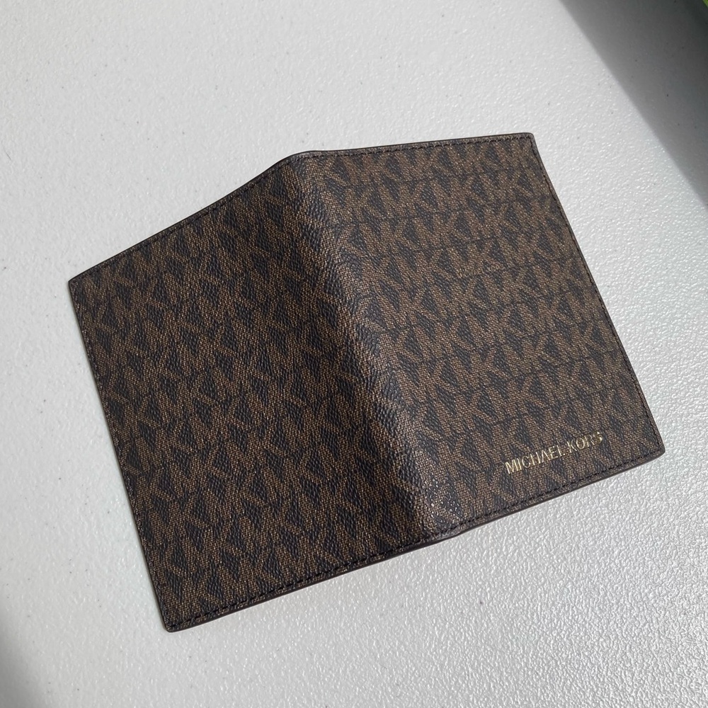 Michael Kors Jet Set Signature MK Logo Brown Passport Cover Card Holder Travel - Picture 6 of 12